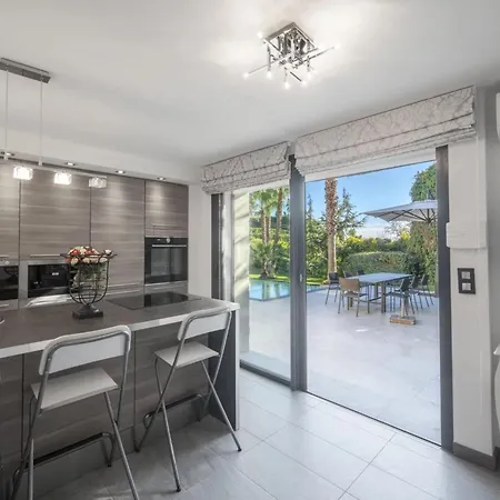 Villa Ref 2156 - - For Rent Cannes